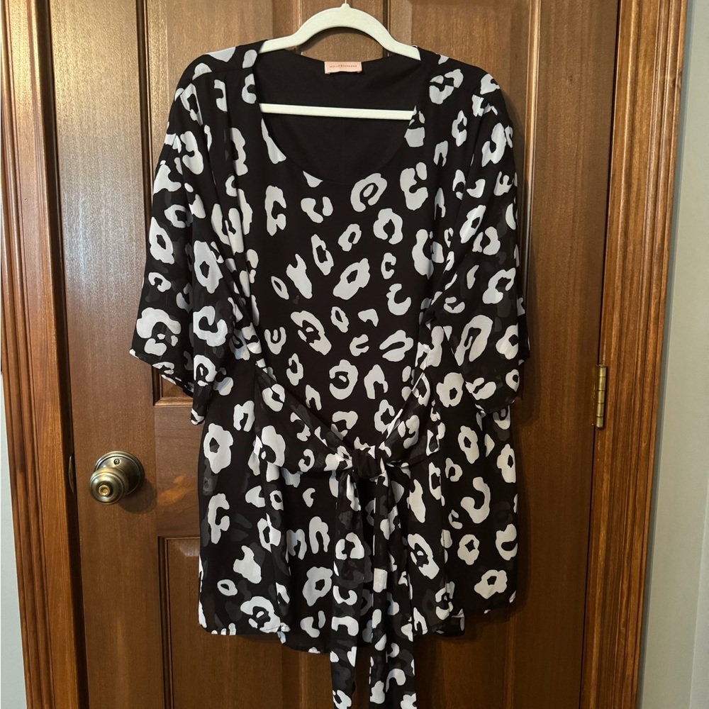 Chic Black and White Leopard Print Blouse